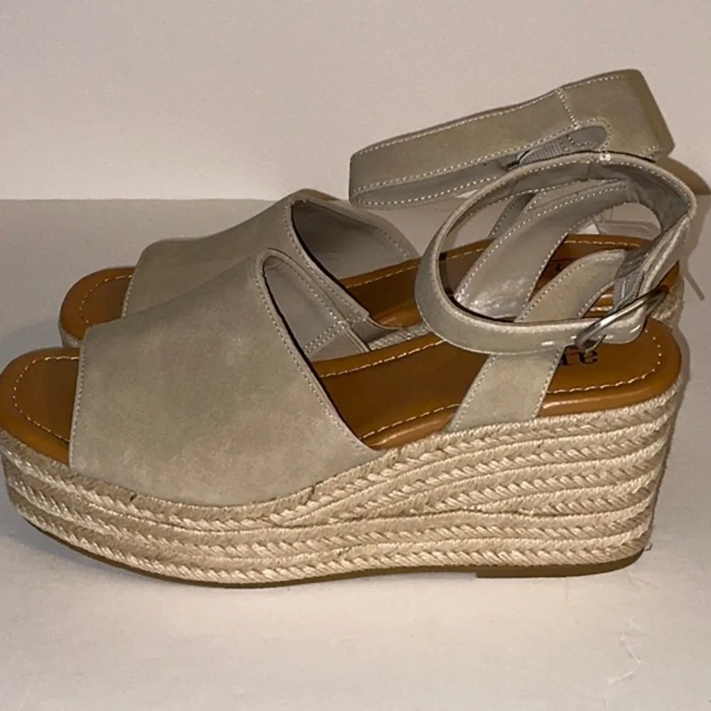 NWT, a.n.a laskie wedges, size 8 - Picture 3 of 9